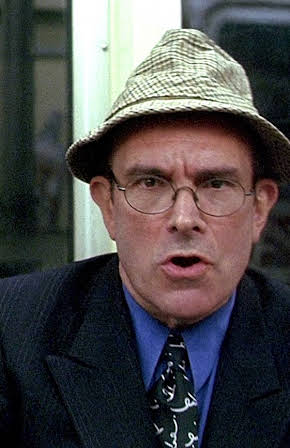 Abraham Aronofsky as Mr. Stein /  
            Patron 
  
  
  (as Abe Aronofsky)