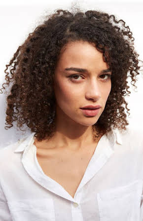 Alia Seror-O'Neill as First Young Maidservant