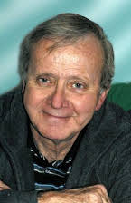 Tom Tully como Motel Manager