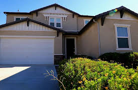 House Hunters Family, Season 1: Bungalow to the Burbs