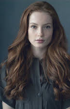 Hannah Dodd als Thea Raphael