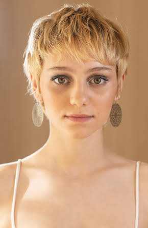 María Romanillos as 