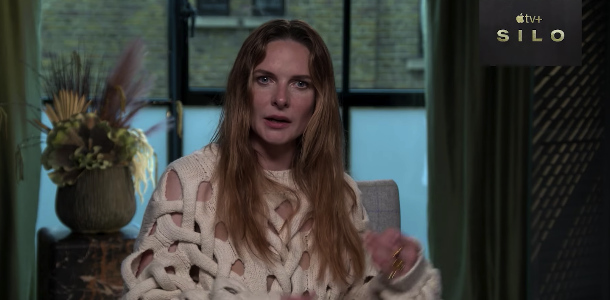 Rebecca Ferguson talar svengelska om nya serien "Silo" på Apple Tv+