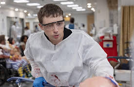 The Pitt, Season 1: 7:00 P.M.