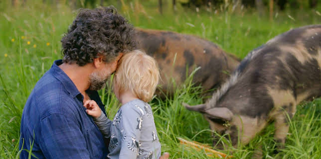 00:55: Hjelp, vi har kjøpt ein bondegard!: Bringebær | NRK 2 | 2/13 2026