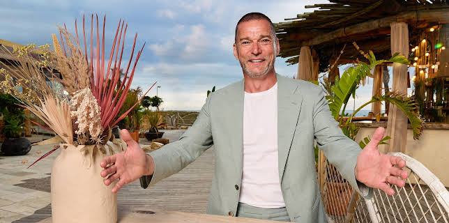 10:00 PM: New: First Dates Beach Club | Channel 4 | 1/11 2026