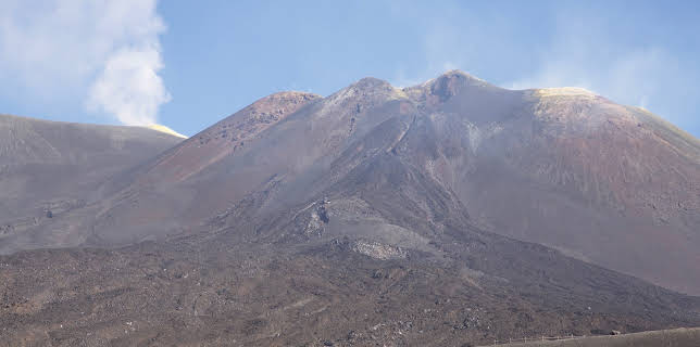 21:45: ÄTNA - Höllenschlund im Mittelmeer | 3SAT | 12/15 2025