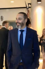 Evan Krauss como Director