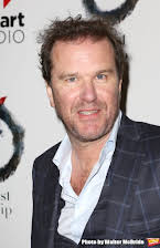 Douglas Hodge como 