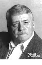 Frank Adamson como Lenny, Bartender Bell's Saloon