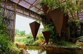 Secrets of Beautiful Gardens: Country Charm