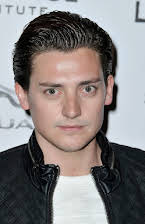 Aneurin Barnard como 