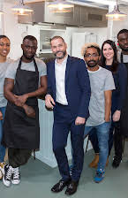 Fred Sirieix som 