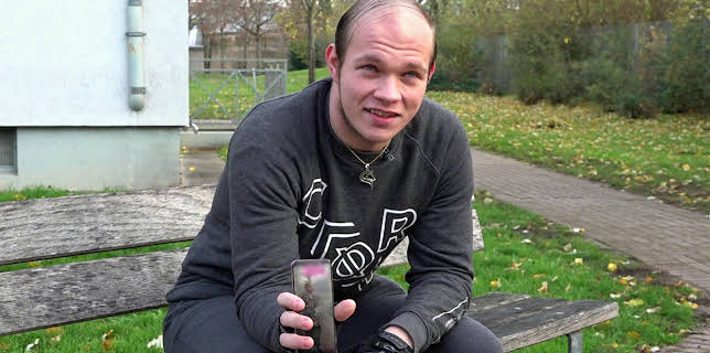 15:00: Hartz und herzlich - Tag für Tag Benz-Baracken | RTL 2 | 2/26 2026