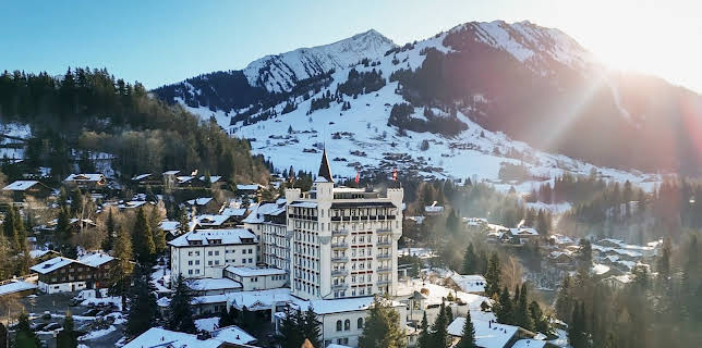 22:25: Inside Gstaad Palace - Luxus und Tradition Im Kulthotel (1/4) | 3SAT | 2/3 2026