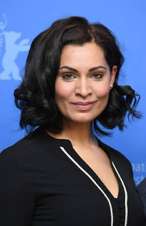 Lídia Danis as Évi