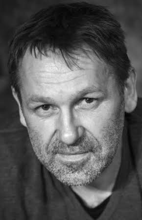 Jørgen Langhelle as 