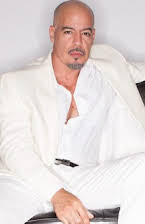 Roberto 'Sanz' Sanchez como Roberto