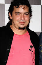 Tomas Portella som Director