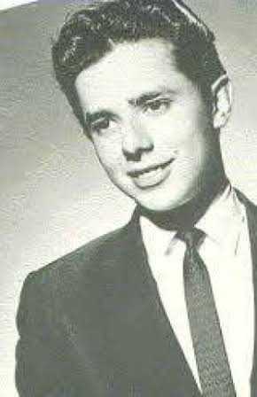 Enrique Guzmán as 