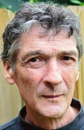 Lalor Roddy as 