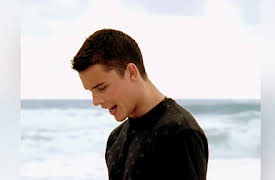 Alien Surf Girls, Season 1: Close Encounter