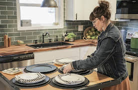 Unsellable Houses, Season 1: Rough Rambler Reno