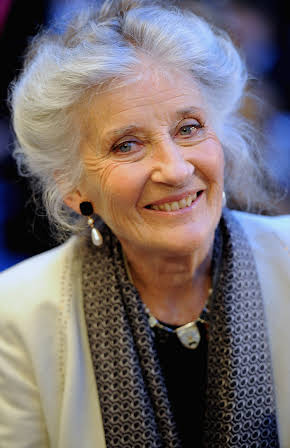 Phyllida Law as 