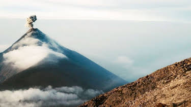 10:30: Leben mit Vulkanen | Arte | 3/29 2026