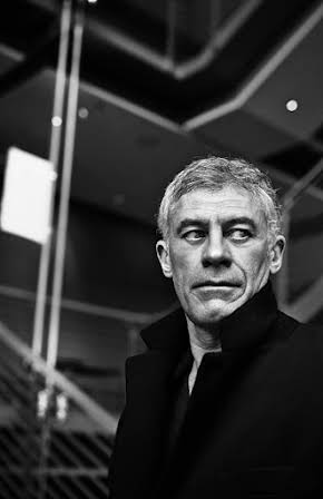 Erick Zonca as Director