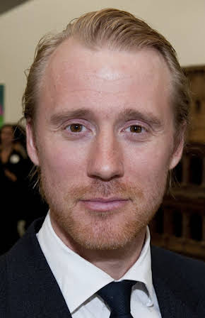 Thorbjørn Harr as 