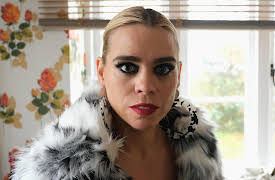 I Hate Suzie, Season 1: Shock