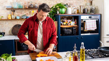 12:25: Jamie Oliver: Cooking For Less (S1 E6) (S1) | TV6 | 10/11 2026