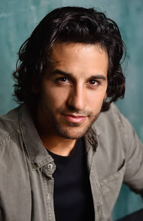 Deniz Akdeniz as 