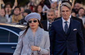 Her Majesty: Buffoon