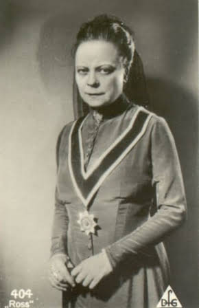 Emilia Unda as 
