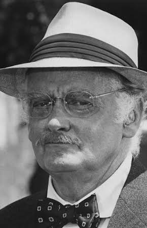 Art Carney as 