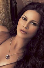 Karina Lombard como 