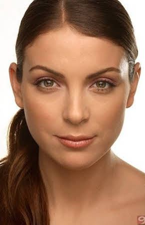 Özge Özberk as 