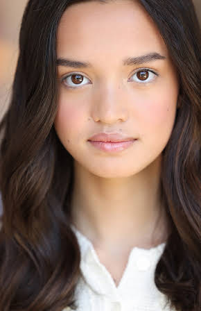 Sophia Hammons as 