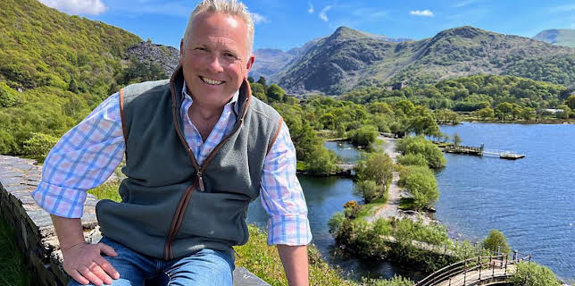 3:00 PM: Escape to the Country (S25) | BBC One | 1/28 2026