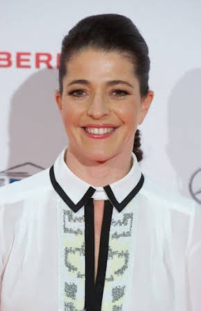 Nora Navas as 