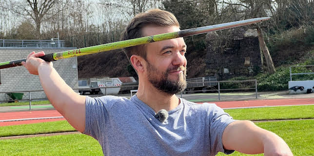 08:00: Brauchen wir Helden? fragt Mathias Mester | MDR Fernsehen | 3/22 2026