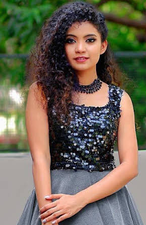 Anna Ben as 