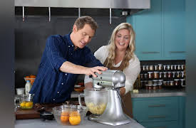 The Bobby and Damaris Show, Season 1: Sweets and Treats