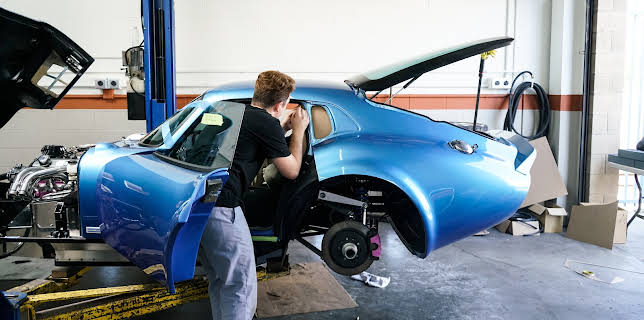 04:50: Overhaling (S10 E2) (S10) | MAX | 12/26 2025