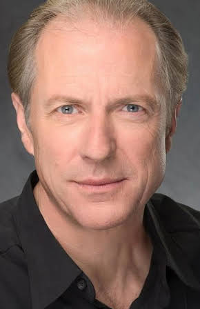 Will Lyman as Award Ceremony Narrator 
  
  
  (voice)