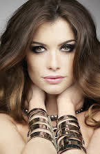 Alinne Moraes as 