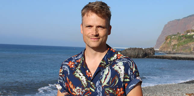 11:30 AM: A Place in the Sun | More 4 | 3/21 2026