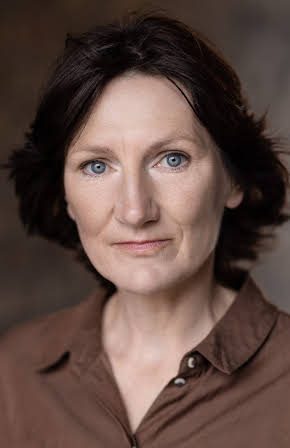 Lucy Cray-Miller as Reporter 
  
  
  (as Lucy Cray Miller)